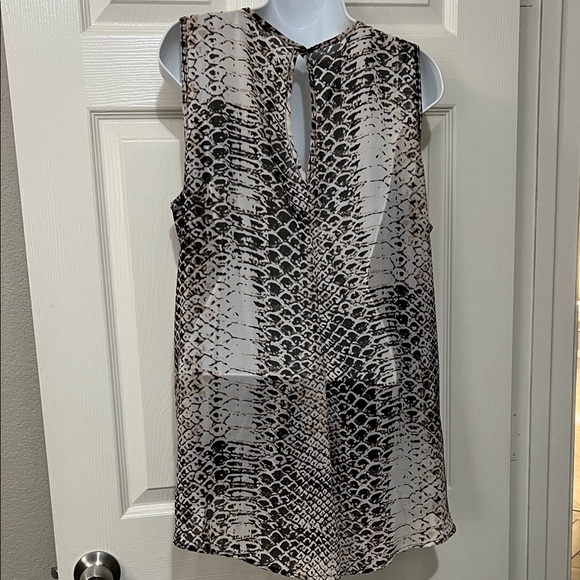 Halo V-Neck Snake Print Blouse Size: L EUC ❤️ - Picture 4 of 9